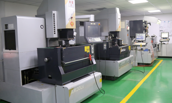 放電加工機(jī)